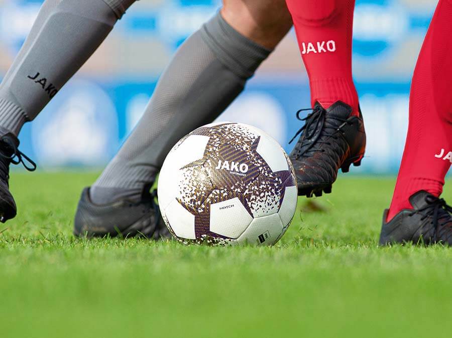 Fußbälle mit JAKO-Logo