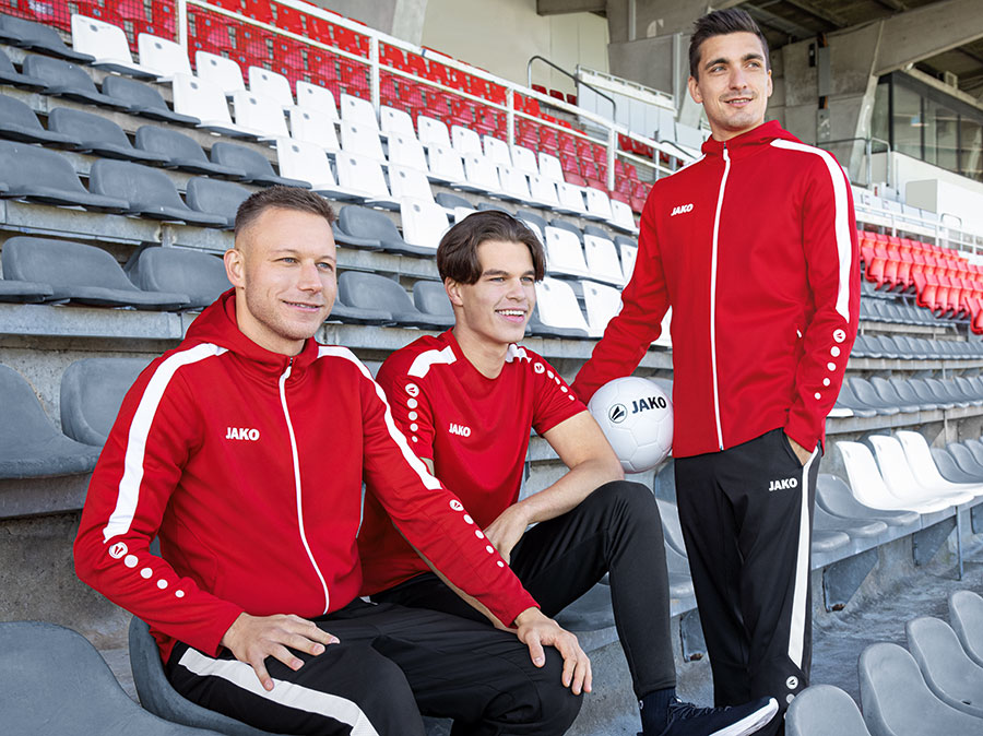 Twee atleten in JAKO trainingsjacks